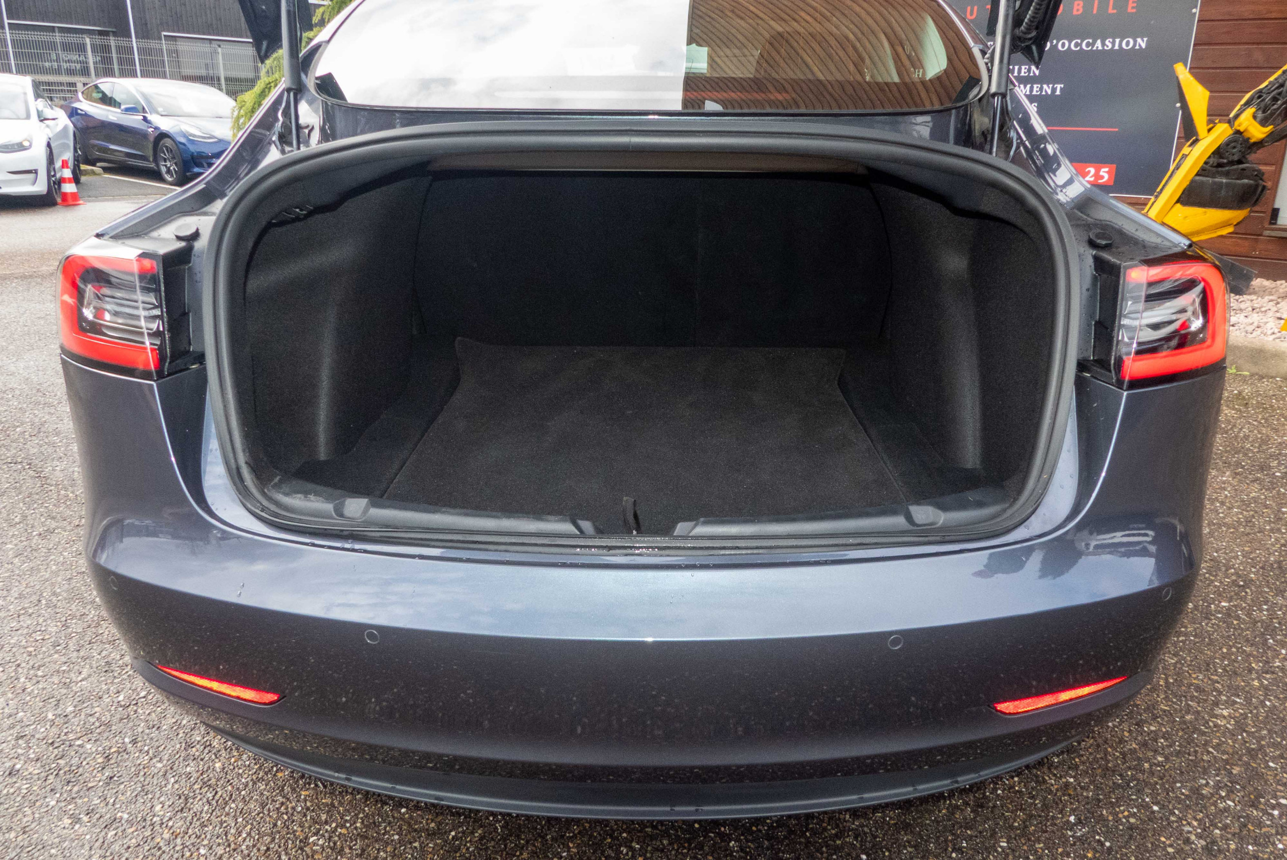 2020 Model 3 Standard RWD Plus Gris foncé