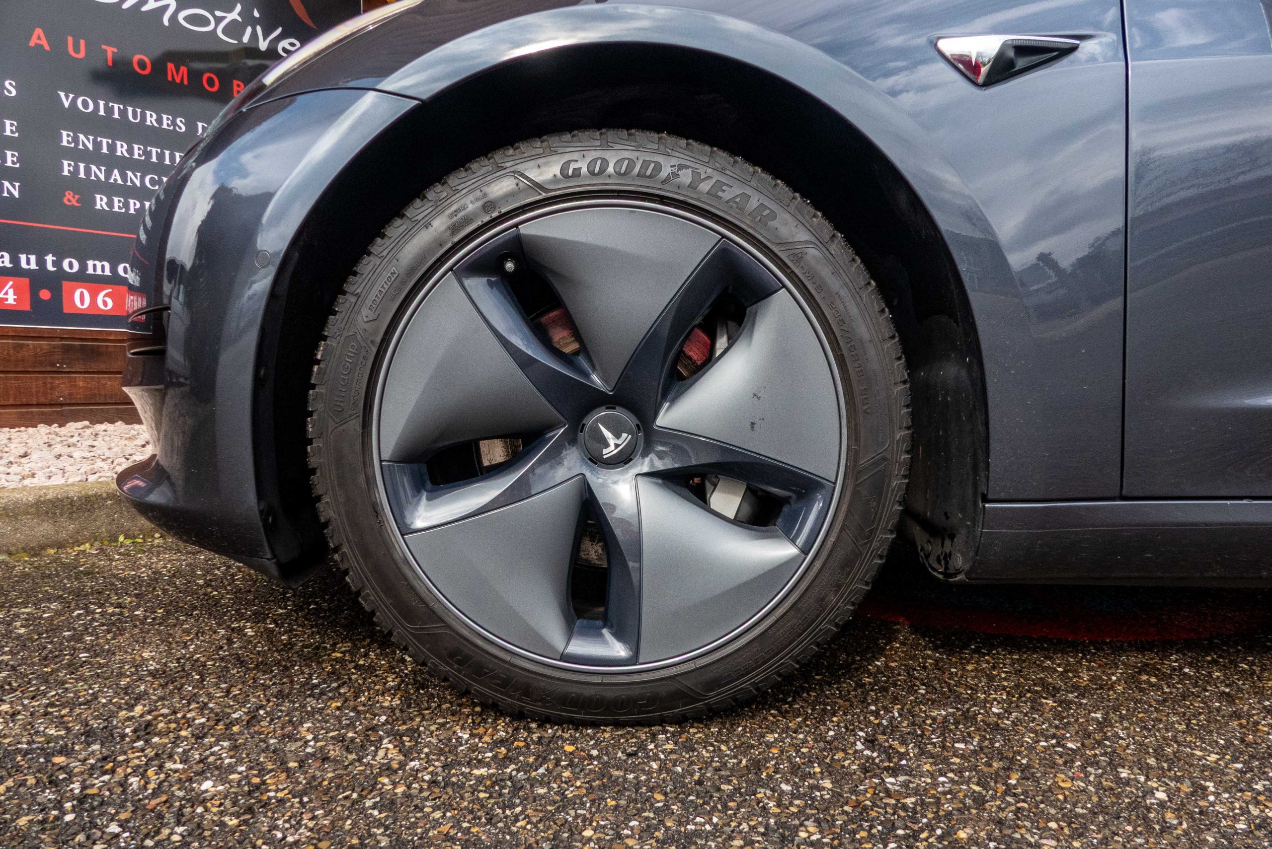 2020 Model 3 Standard RWD Plus Gris foncé