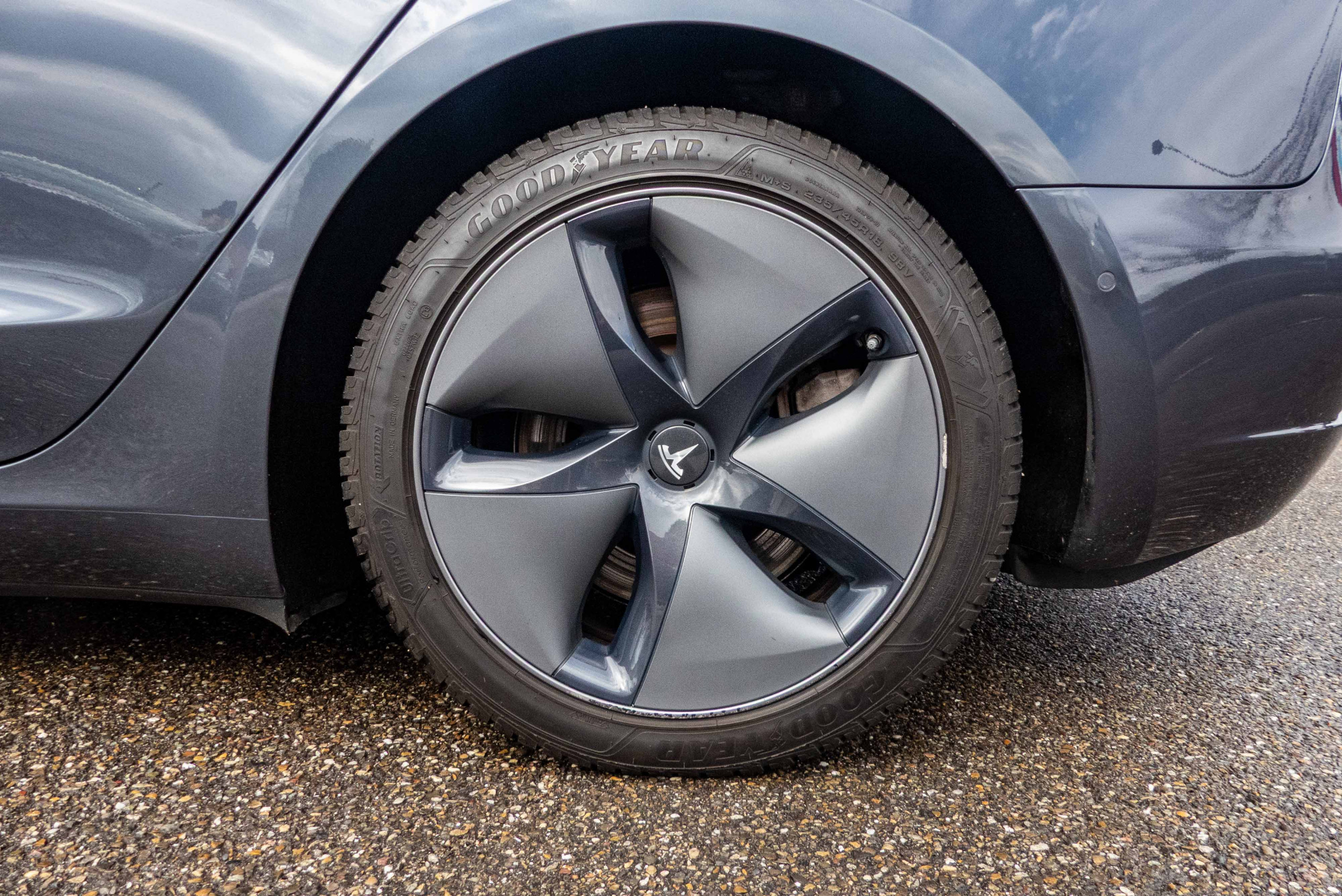 2020 Model 3 Standard RWD Plus Gris foncé