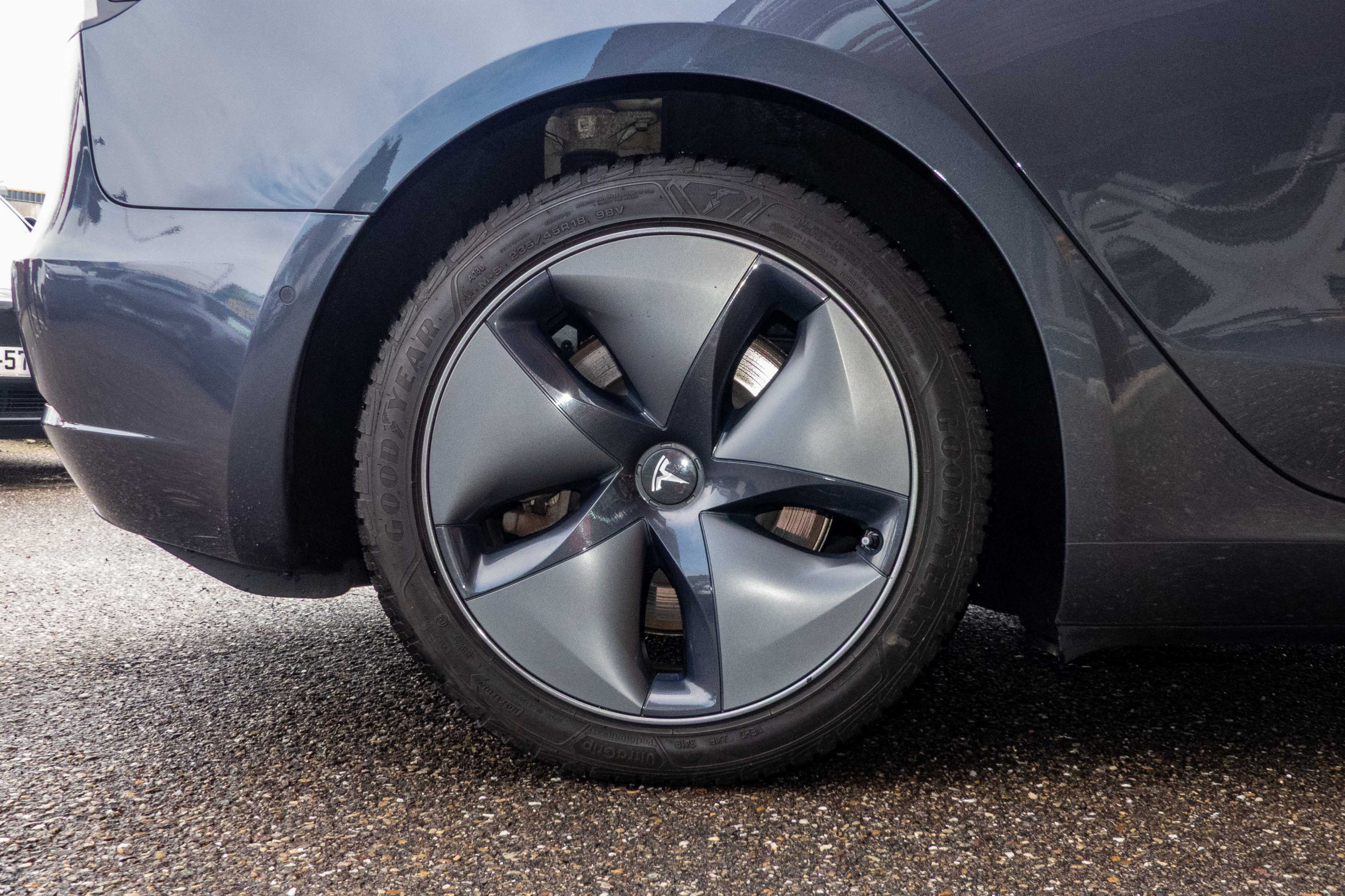 2020 Model 3 Standard RWD Plus Gris foncé